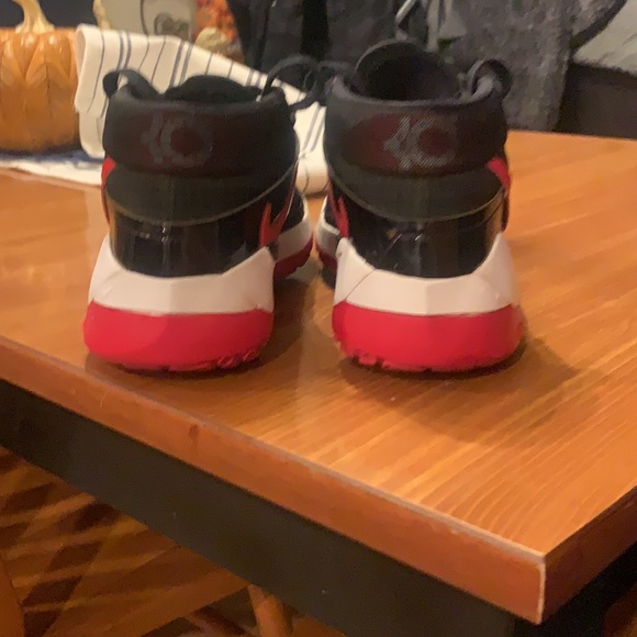 KD 13 BRED. Men’s size 10 basketball shoes - Picture 5 of 7